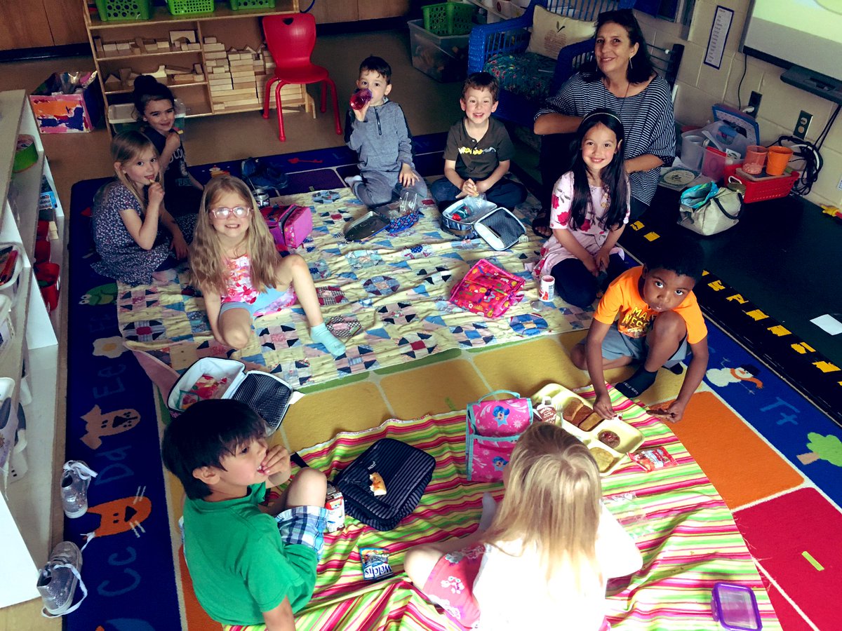 MsStocker2's tweet image. What a fun mid-week surprise! A kindergarten lunch picnic with all of our friends 😊 @jenjohnjohnson @TraKeilty