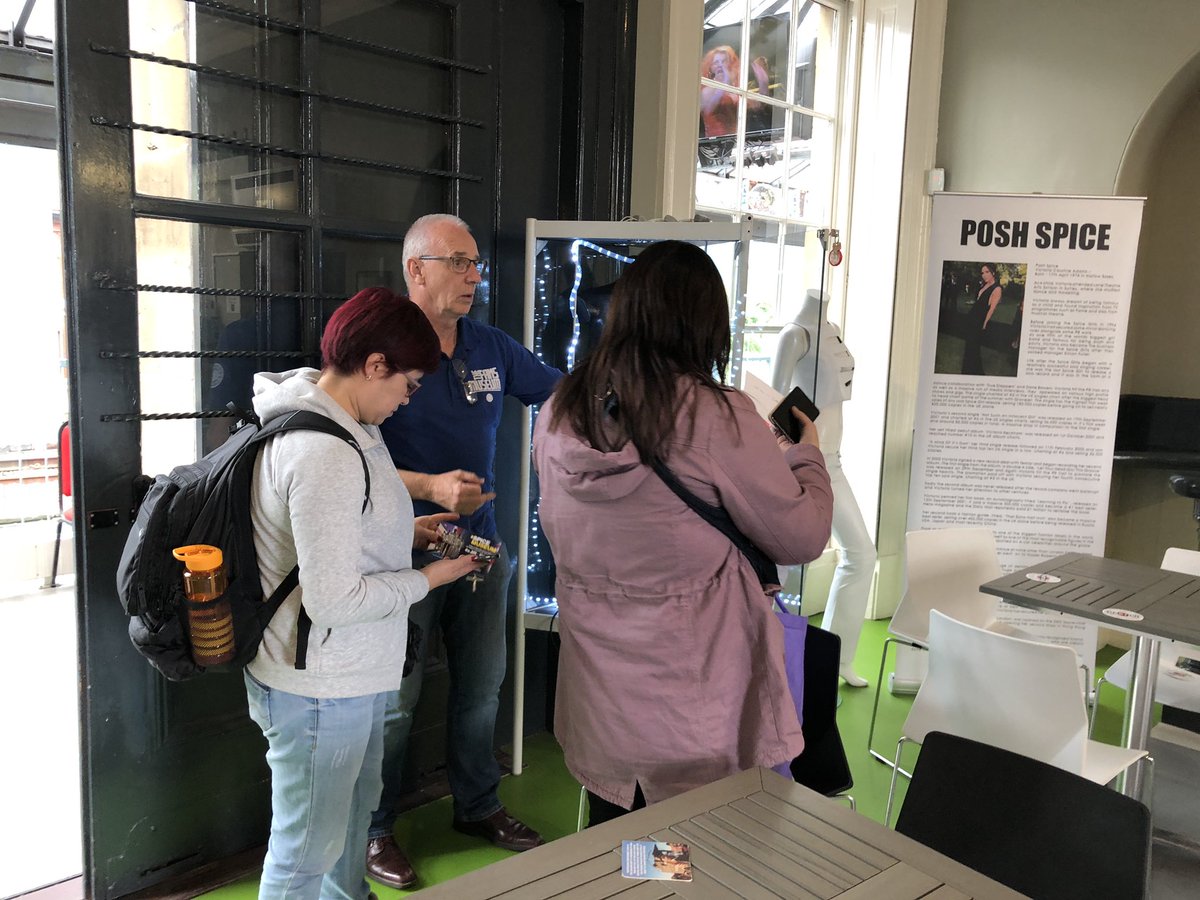 FansMuseum's tweet photo. Wow we’ve had lots of international visitors today! We’ve had some spice Girls fans all the way from chile 🇨🇱 visit now us now! We even let them get hands on with some of the Spice Girls jewellery! #SpiceMuseum #SpiceUpYourLife https://t.co/hwwA9SECCG