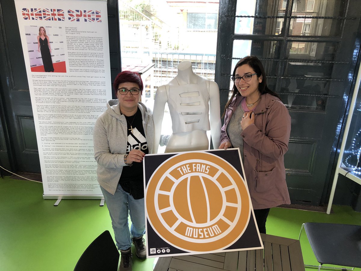 FansMuseum's tweet photo. Wow we’ve had lots of international visitors today! We’ve had some spice Girls fans all the way from chile 🇨🇱 visit now us now! We even let them get hands on with some of the Spice Girls jewellery! #SpiceMuseum #SpiceUpYourLife https://t.co/hwwA9SECCG