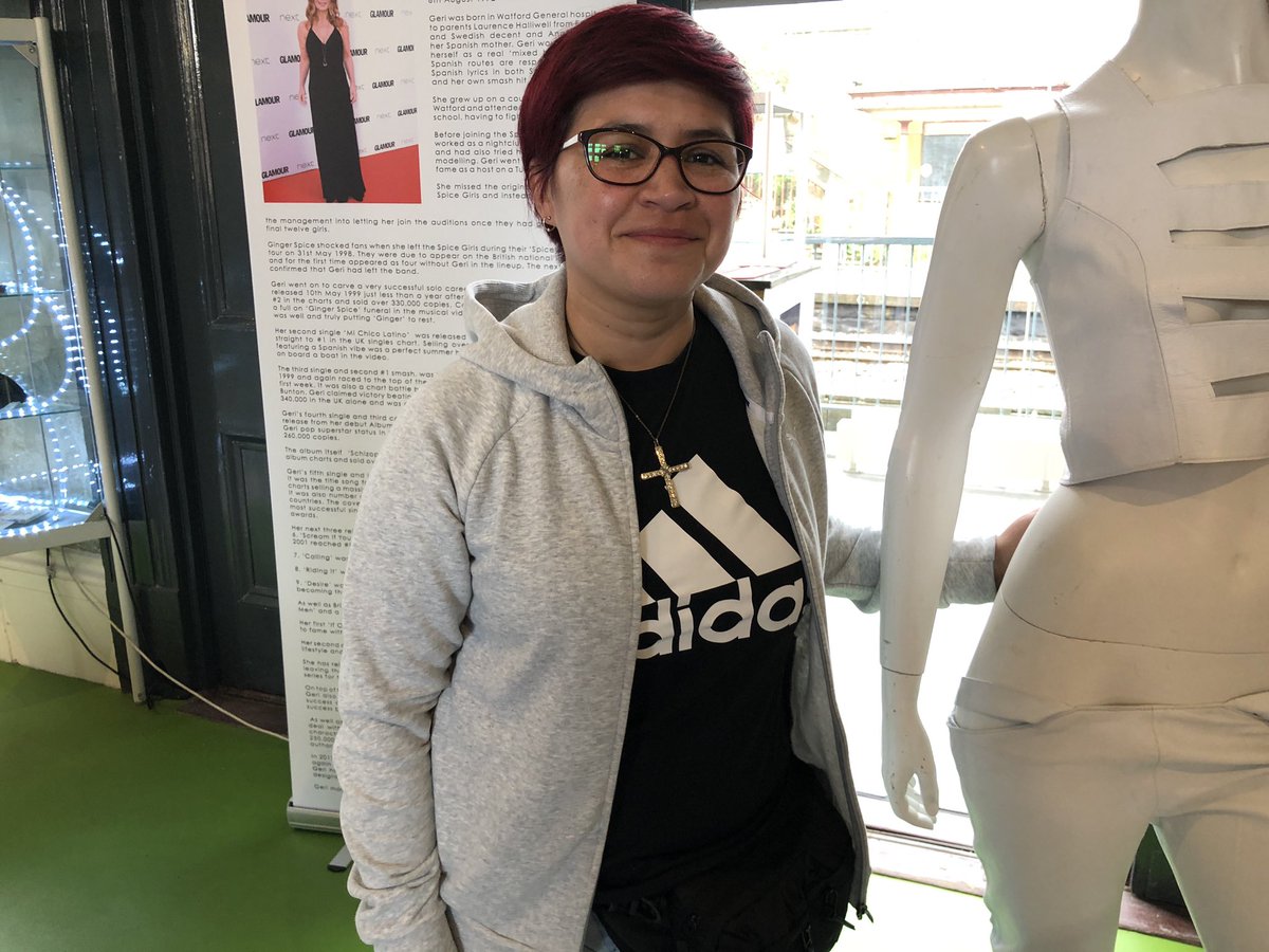 FansMuseum's tweet photo. Wow we’ve had lots of international visitors today! We’ve had some spice Girls fans all the way from chile 🇨🇱 visit now us now! We even let them get hands on with some of the Spice Girls jewellery! #SpiceMuseum #SpiceUpYourLife https://t.co/hwwA9SECCG