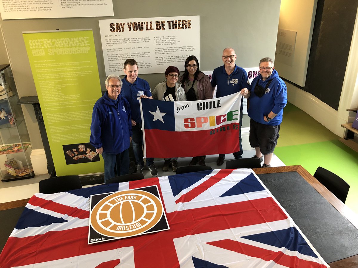 FansMuseum's tweet photo. Wow we’ve had lots of international visitors today! We’ve had some spice Girls fans all the way from chile 🇨🇱 visit now us now! We even let them get hands on with some of the Spice Girls jewellery! #SpiceMuseum #SpiceUpYourLife https://t.co/hwwA9SECCG