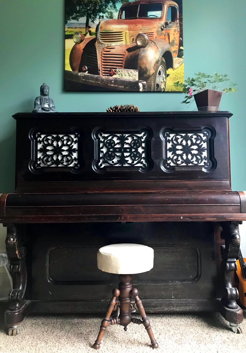 PaintBungalow's tweet image. Meagan is one of our clients and is sharing one of her latest projects using #AnnieSloan #ChalkPaint, so pretty.
Refinished this old piano stool. 2 coats  of #OldOchre followed by 1 coat of #clearwax. Then used #blackwax to darken to wood. 
#DIY #PaintedFurniture #ArlingtonWa