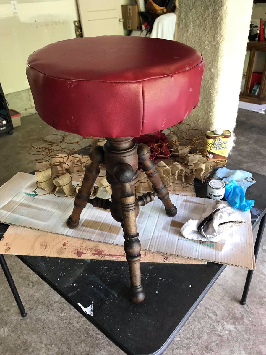 PaintBungalow's tweet image. Meagan is one of our clients and is sharing one of her latest projects using #AnnieSloan #ChalkPaint, so pretty.
Refinished this old piano stool. 2 coats  of #OldOchre followed by 1 coat of #clearwax. Then used #blackwax to darken to wood. 
#DIY #PaintedFurniture #ArlingtonWa