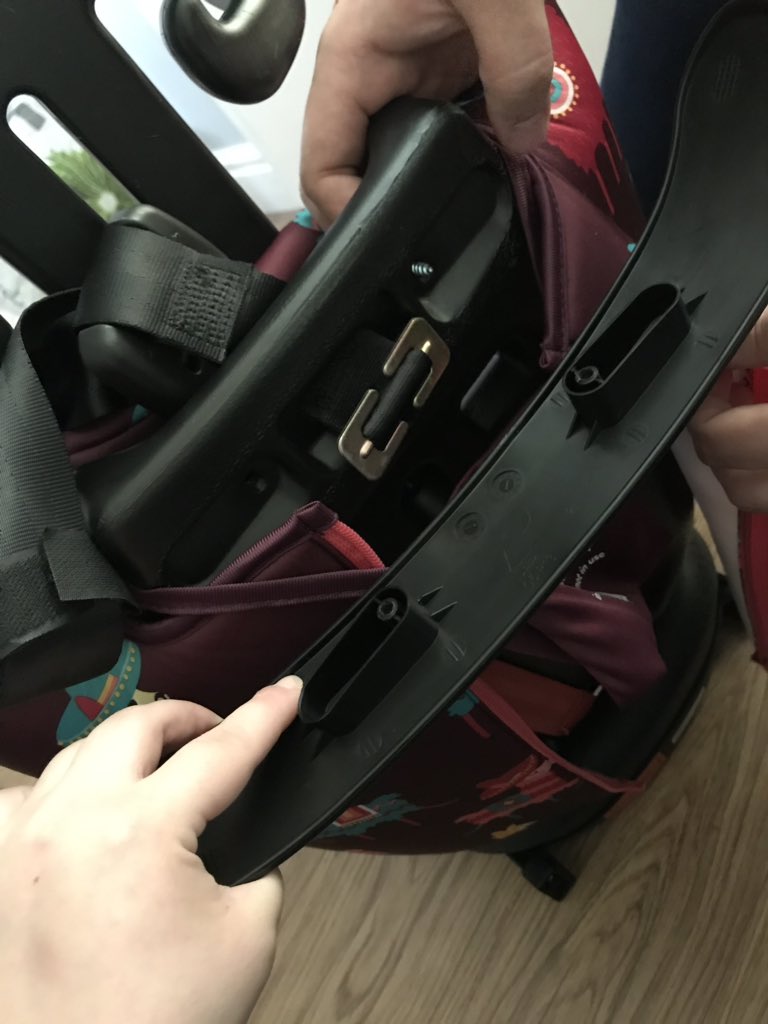 GroomVicky's tweet photo. @Cosatto_Tweets 2018.. also.. when I tried to put it in at group 0 stage the back plastic part came straight off.. tried to screw it back together but the screws are just spinning and not grabbing? https://t.co/rHF0T0rXKq