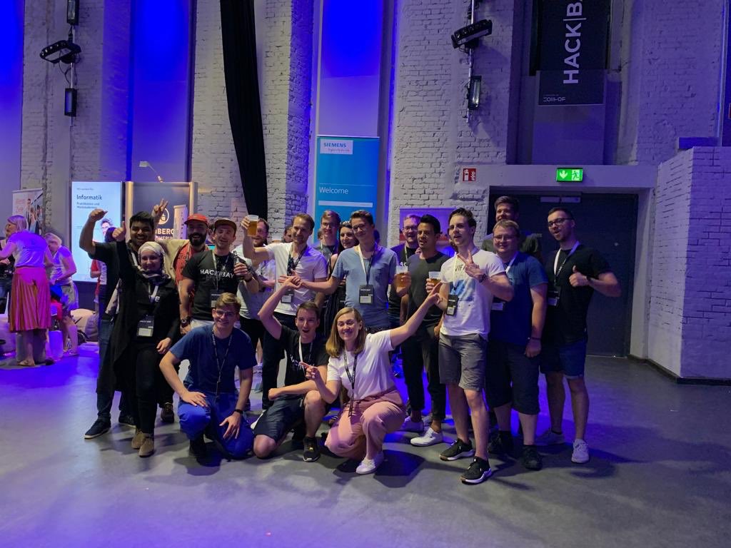 Day 2 #hackbay. Our #Siemens hacker teams before the grand finale on #smartworkspaces 💪
#FutureofAutomation #zollhof #hacking #Nürnberg #zbau