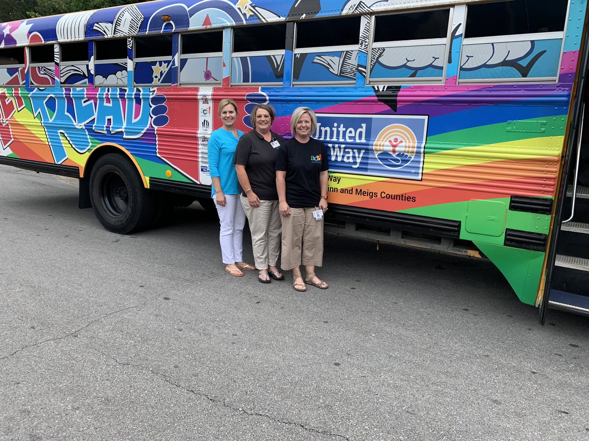 AthensCitySch's tweet photo. LR20 and Athens Summer Feeding providing FREE lunch and books to kids today at Forrest Hills. #ExcellenceIs #LetsRead20 https://t.co/DCW5fl2Siz