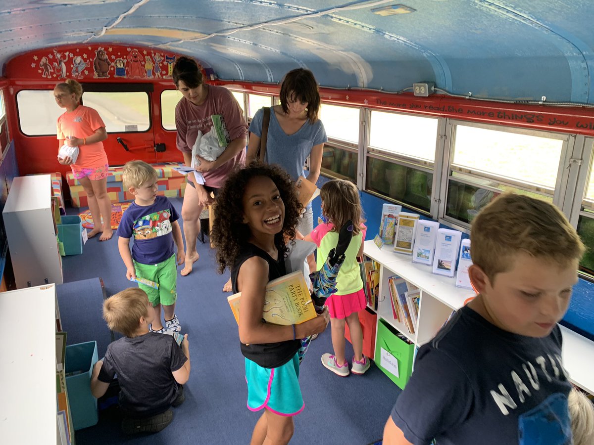 AthensCitySch's tweet photo. LR20 and Athens Summer Feeding providing FREE lunch and books to kids today at Forrest Hills. #ExcellenceIs #LetsRead20 https://t.co/DCW5fl2Siz