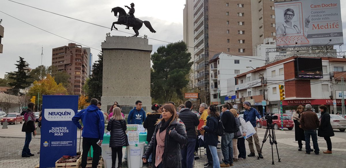 SecAmbNqn's tweet photo. #Ahora "Primer Encuentro de viveros de especies nativas de la Provincia del Neuquén"
Festejamos el #DíaMundialdelAmbiente en el centro de Neuquén. Acercate estamos hasta las 14 hs!
#Ambiente #FaCIAS #CORFONE #ViverosNeuquinos #JuntosHacemosLaMejorProvincia @OmarGutierrezOk https://t.co/oymm8tBQkC
