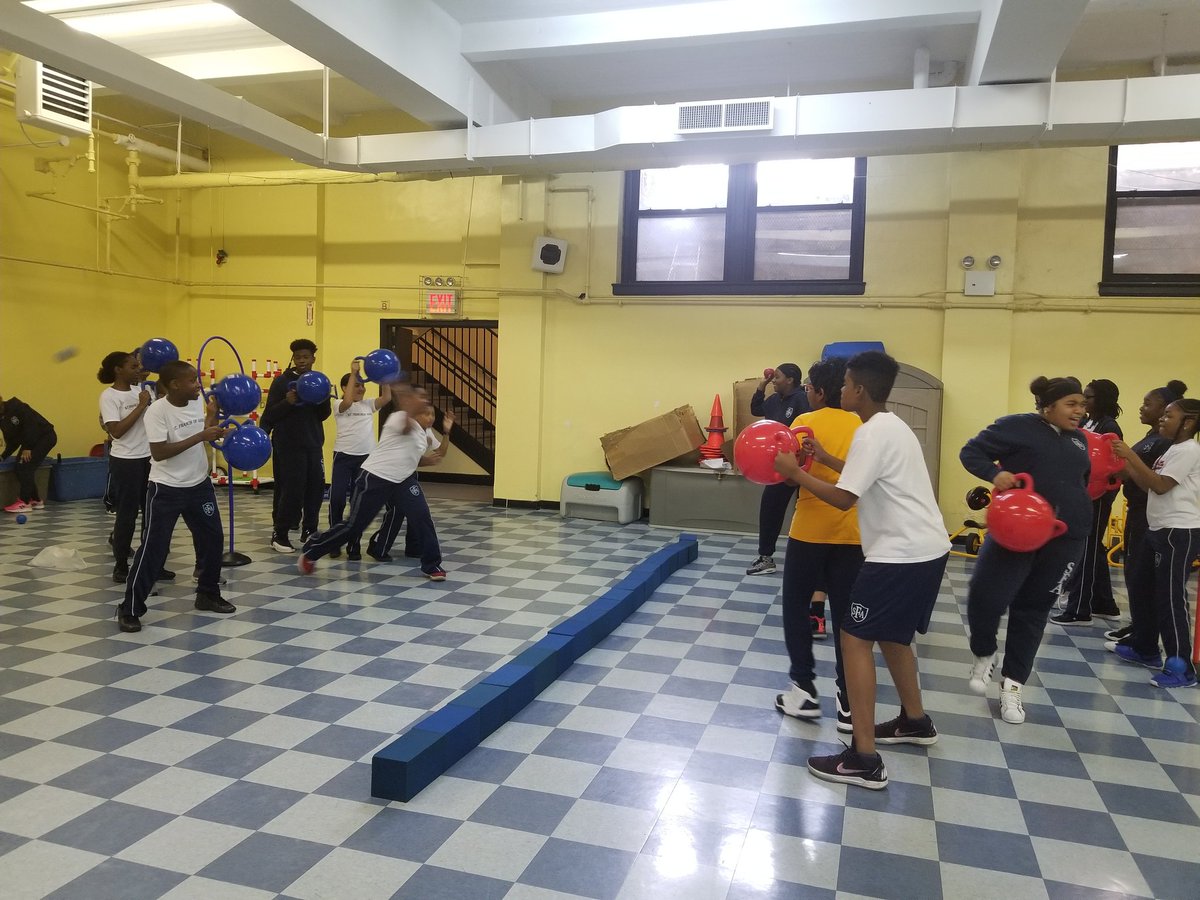 sfa7th's tweet photo. 7th grade playing tug of war and other games at Game Day #GameDay https://t.co/KNAfWINQX9