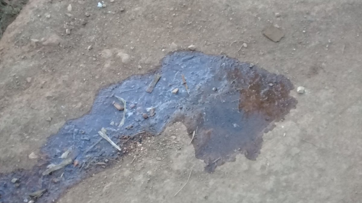 BitamaDavid's tweet photo. Tunaishukuru @maji_mowi na idara ya maji #kibondo kwa kuleta mradi wa maji mtaa wa kumwai. Lakini haijapita hata miezi 2 tangu mradi uzinduliwe mabomba yashaanza kupasuka na maji yanamwagika ovyo. Kulikoni? Tusaidieni. @kitilam #Chukuahatua https://t.co/KC481jXhzQ