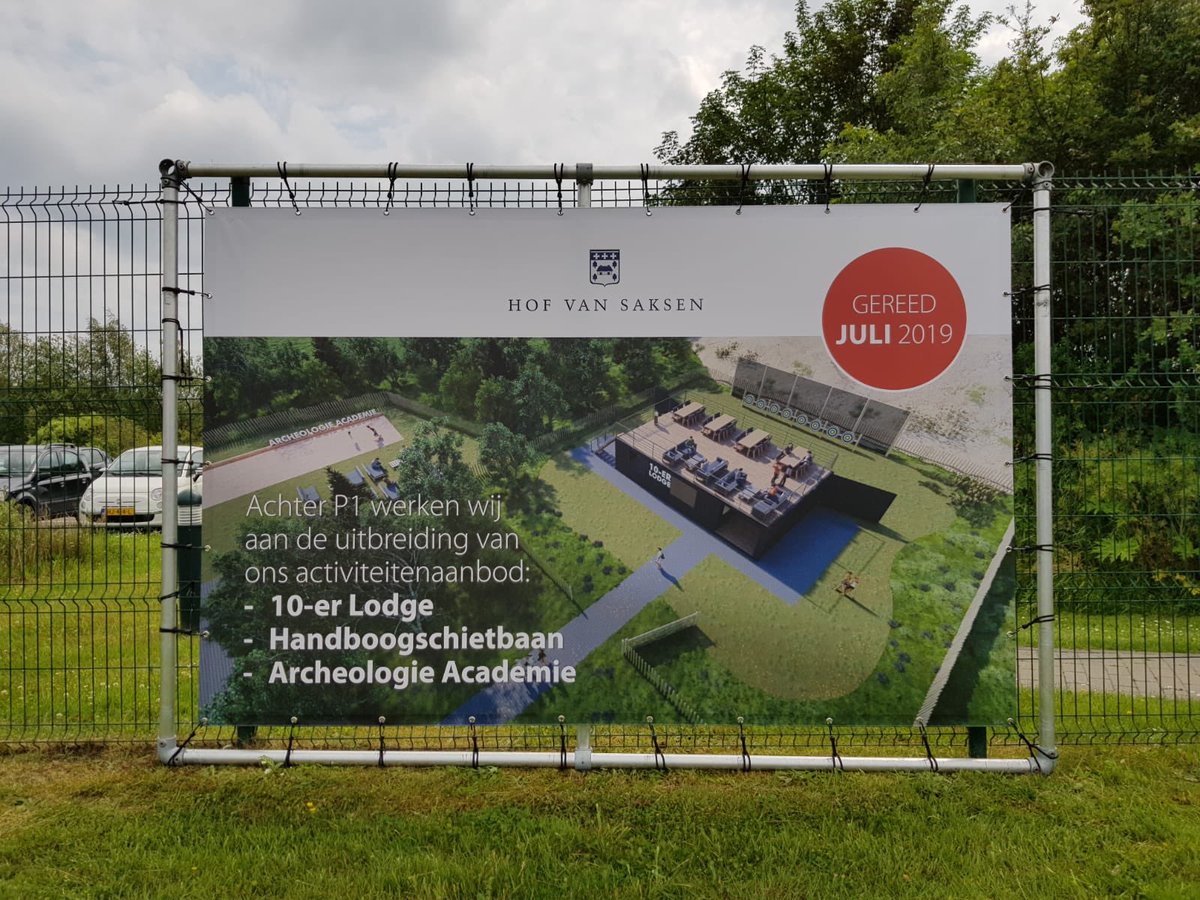 RLRozenbroek's tweet image. Gestart! De werkzaamheden voor onze nieuwe 10er Lodge, handboogschietbaan en Archeologie Academie: @hofvansaksen innoveert en vernieuwt voor onze zomergasten die ook nog een wereldrecord gaan glijden in ons zwembad. 
Buitengewoon Genieten!