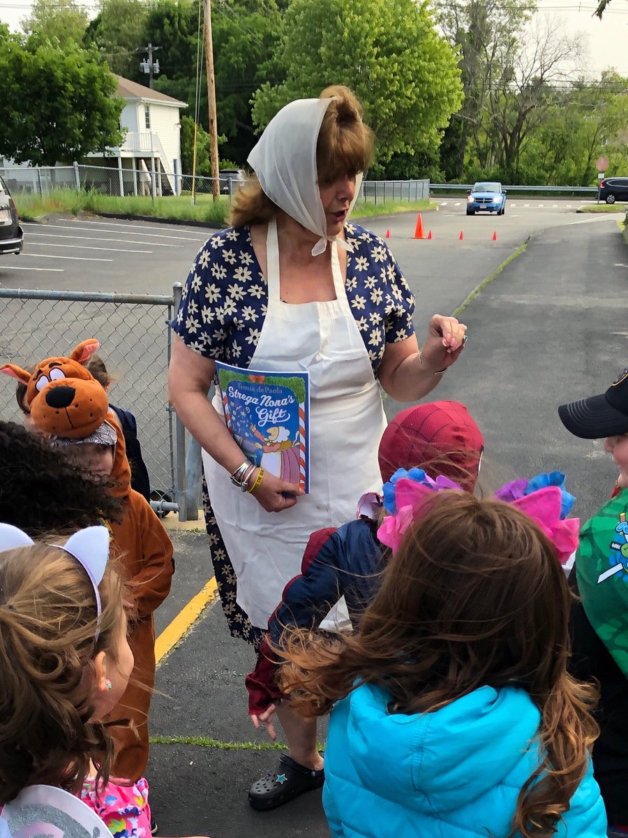 HansenHawks's tweet photo. Strega Nona is at the HHH this morning! https://t.co/TcqI8gCWzq