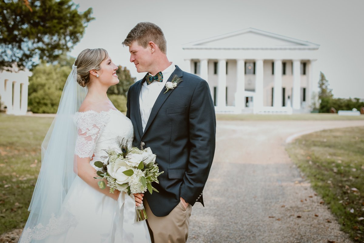 BerryHillResort's tweet photo. #WeddingWednesday congrats to the newly minted couple!
Thanks to Mrs. Orrel for the photo!

#weddedbliss #somethingblue #berryhillwedding #lovehalifaxva #discoverhalifaxva https://t.co/nxSQbRLrbp