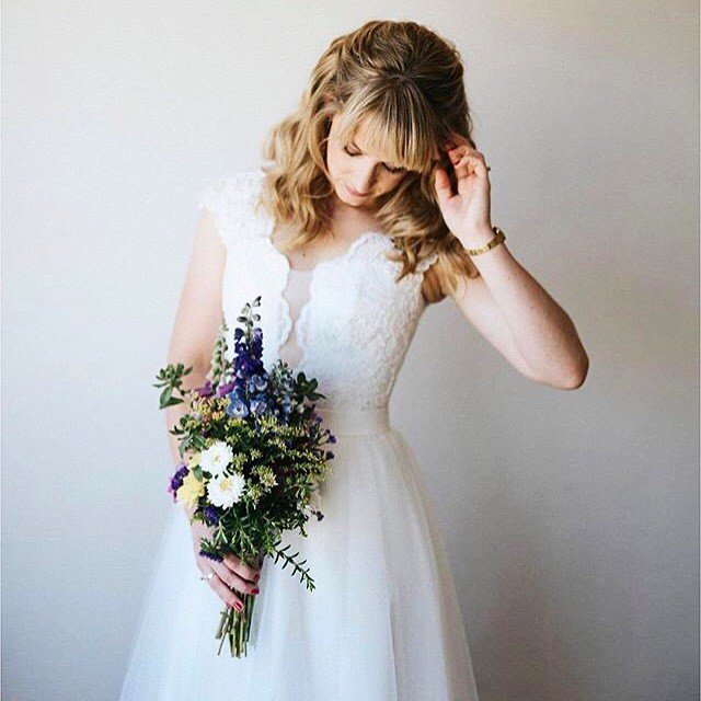 Bangs and bows and favourite things🎀🎀🎀... I love helping to create a bridal look that reflects who the bride really is.

#weddingday #bridalmakeup #fashionbride #weddingday #oldmacdaddywedding #elginwedding #elginmakeupartist #makeupartist #mua #make… bit.ly/2ZbwdaF