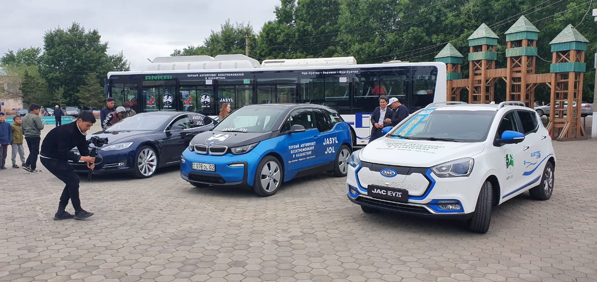 UNDPKAZ's tweet photo. First stop to charge our #electric cars at the #EV station on the highway during 540km electric cars rally #JasylJol by #IGTIC in #Kazakhstan to #BeatAirPollution Electric cars emit less #CO2 over their lifetime than conventional IEVs and reduce their environmental #footprint https://t.co/hUrlo0K55f