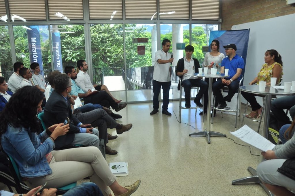 LuisGPatino's tweet photo. @hadip CEO de @codeorg, acompaña a estudiantes y docentes del nodo TIC en el Vivero STEM para motivarlos a apropiarse de la tecnología y a crearla a través del aprendizaje en ciencias de computación ¡La tecnolgía nos ayuda a prepararnos para los retos del futuro! @FicoGutierrez https://t.co/2N9sIpwVIW