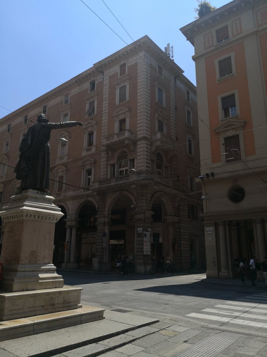 GiogioMariani's tweet photo. Sì sì, da quella parte. Bologna. 
#ugobassi
@Artemisia12_
@RobertoRenga @pakok_zoe https://t.co/4SNl93JYfQ