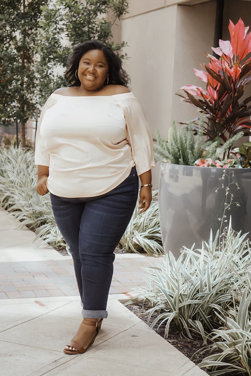 Ashley 🍾 tweet media