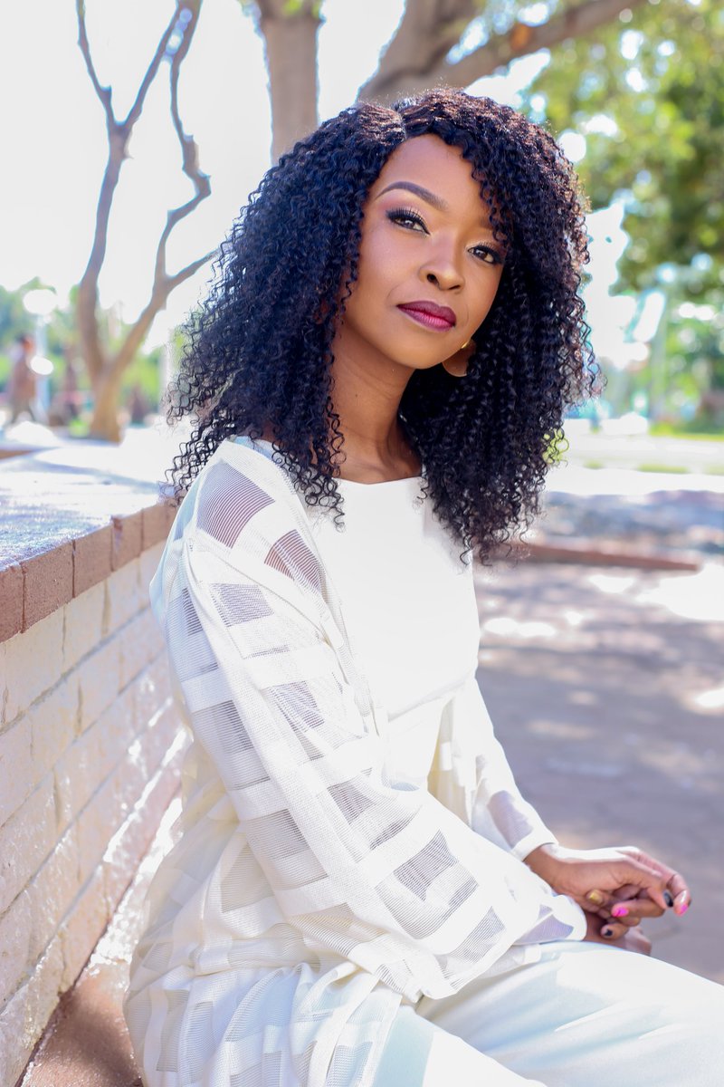 Raticulous's tweet photo. Stand up. Stand out. Stand tall.
.
#MCDuties #NewsWoman #DigitalBroadcaster #YBExpo19BrandIt #YouthBusinessExpo
📸: @localcornerbw 👘: @Ladey_DihDah 💅#ParadisePalmSpa 💄: #Gala_RenMakay https://t.co/nTeVKLKQPw