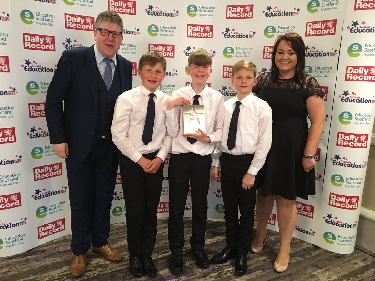 Bhuannaich sinn!!!! We are absolutely delighted to have won the Gaelic Education Award at the Scottish Education Awards! Abair gu bheil sinn cho toilichte.  🌟🌟🌟 #ScotEdAwards #Gàidhlig #Gaelic