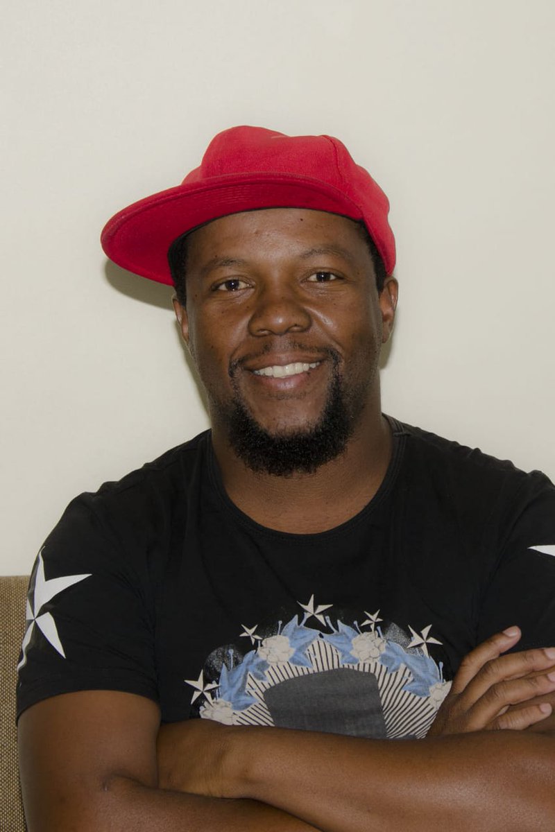 MphoManyaapelo's tweet image. Good afternoon Tweeps 😁 it&apos;s a beautiful Wednesday and on #officeChallenge we have Tebogo Metswamere and Mohanoe Khiba on @northwestfm898 with @DMOS_SA @mphogaletshitse n on our Sports desk is @VillagePrincezz #Bizz-Talk