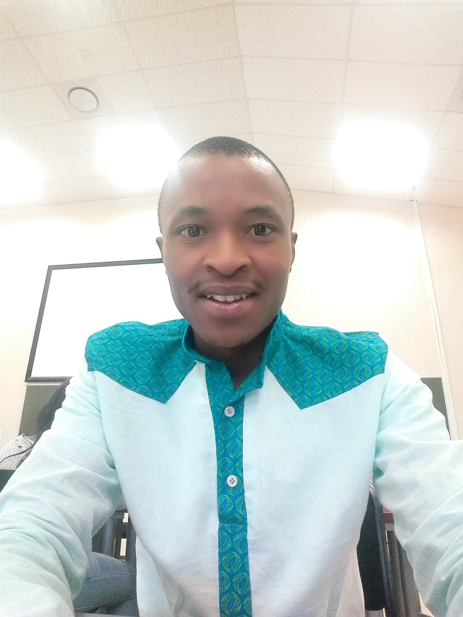 MphoManyaapelo's tweet image. Good afternoon Tweeps 😁 it&apos;s a beautiful Wednesday and on #officeChallenge we have Tebogo Metswamere and Mohanoe Khiba on @northwestfm898 with @DMOS_SA @mphogaletshitse n on our Sports desk is @VillagePrincezz #Bizz-Talk