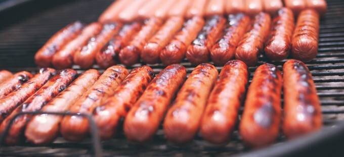 DidsburyGames's tweet photo. We’re looking forward to seeing you tonight and know that you’ll be working up an appetite which is great! Didsbury Sports Ground are offering a Large Hot Dog and Chips/Falafel and Chips for £6 or half price to participants. This will be available at the bar for the night 🌭🍟 https://t.co/BGR9brHL1Q