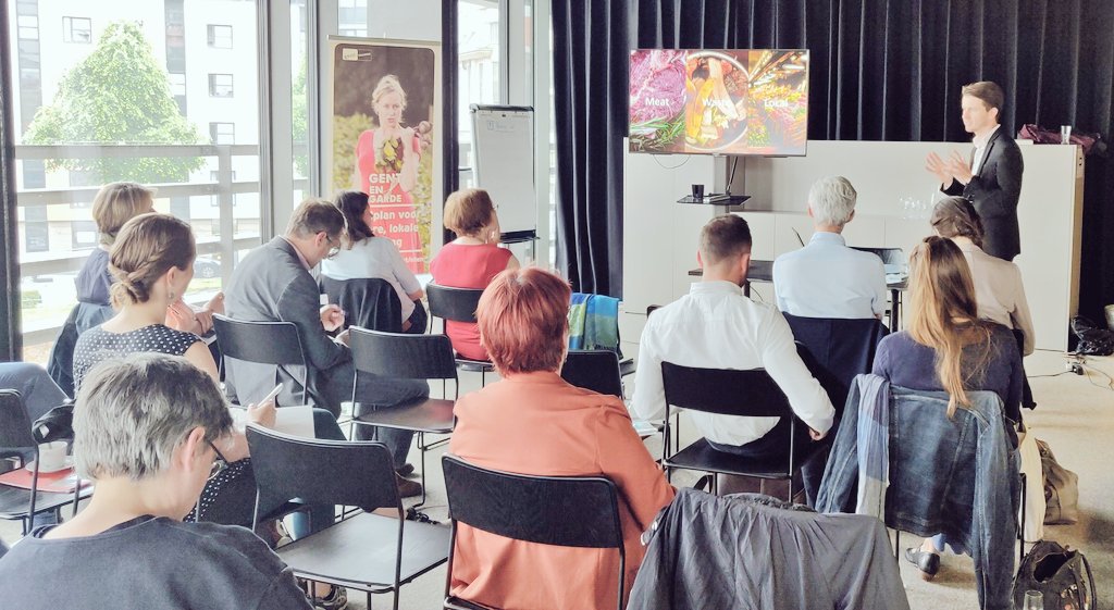 If we want to work on #climate we can't ignore the role of #Food: by working on protein transition, #foodwaste and #localfood we kick off the meeting of the @EUROCITIEStweet working group #EUfoodcities 
With #MUFPP #gentengarde <a href="/FoodPolicyMi/">Food Policy Milano</a> <a href="/Stadgent/">Stad Gent</a> <a href="/mufpp/">Milan Urban Food Policy Pact</a>