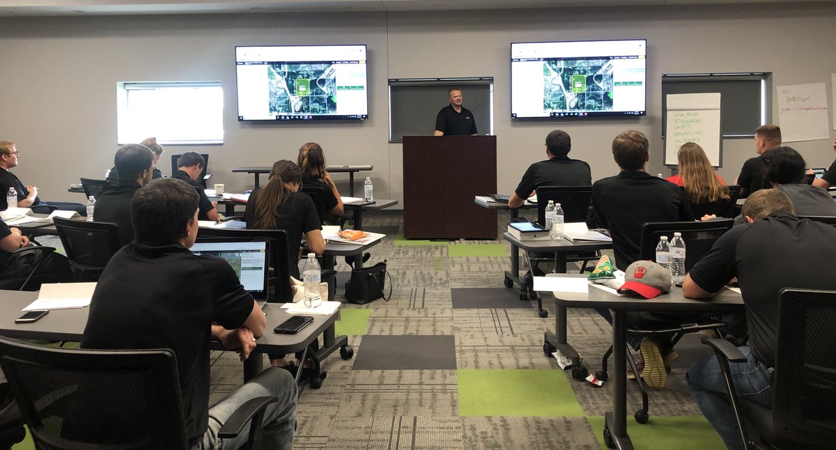 AdvantageAcre's tweet photo. Yesterday, @jdcarey4s had the opportunity to teach the new LG Seeds Rising Star Partners more about Advantage Acre. Their knowledge and usage of our platform will assist them in becoming an even more successful member of the @LGSeeds team! Keep up the good work! https://t.co/gNJHLkpzGq
