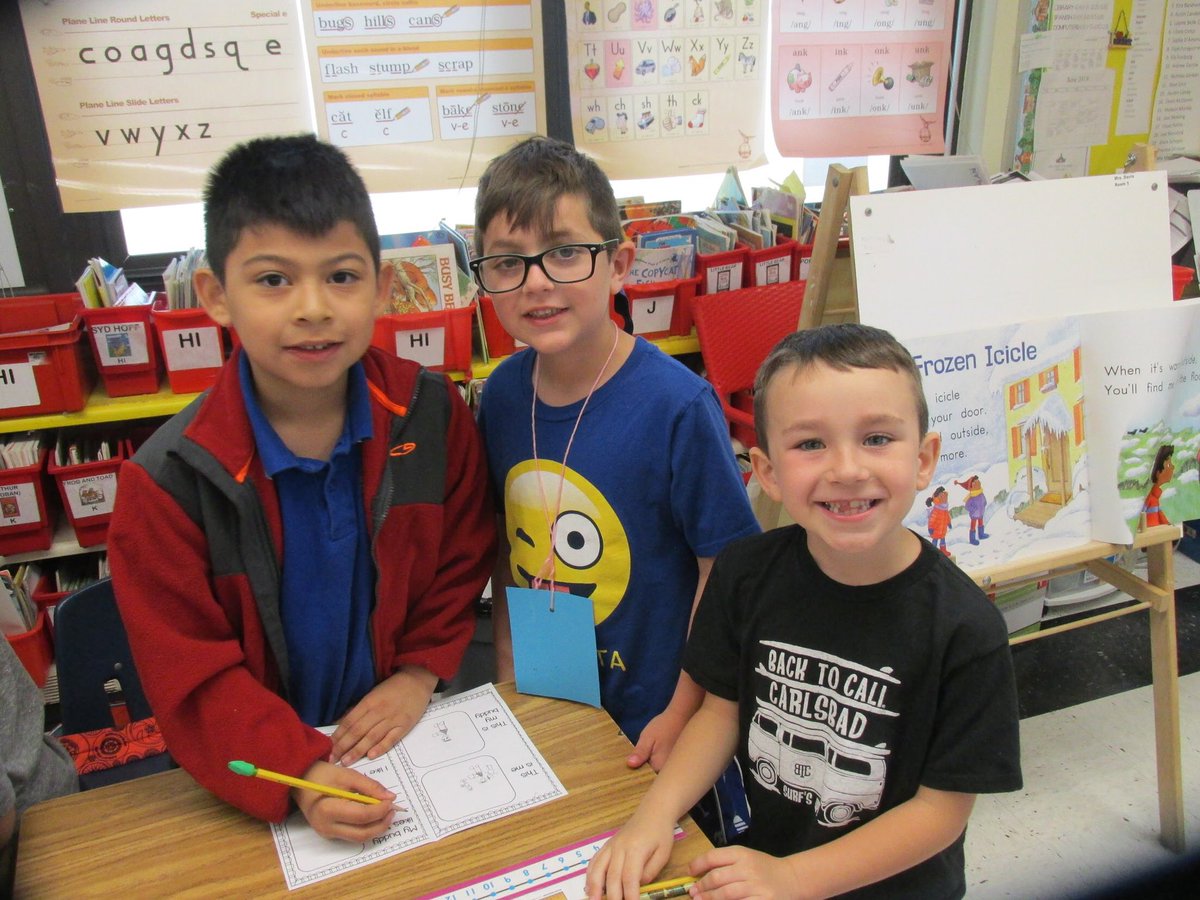 LucilleMcAssey's tweet photo. Yesterday was Orientation Day for our 2019 incoming first graders! The bus with Kindergarten Ss from the Magical School #6 arrived at 10:00 a.m. for an hour of fun with School 8 buddies. #BuddyFun @OSchoolsPR https://t.co/sw1Iolkoya
