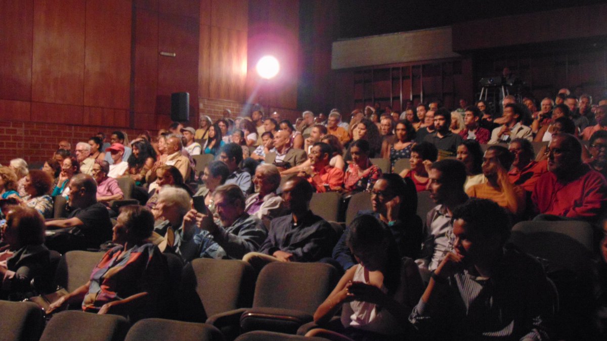 villadelcine's tweet photo. ¡A SALA LLENA! Así fue el preestreno de nuestro documental "Haití, el rostro escondido", dirigido por Wilmer Pérez Figuera. 📸 https://t.co/TH7QWdqaE3