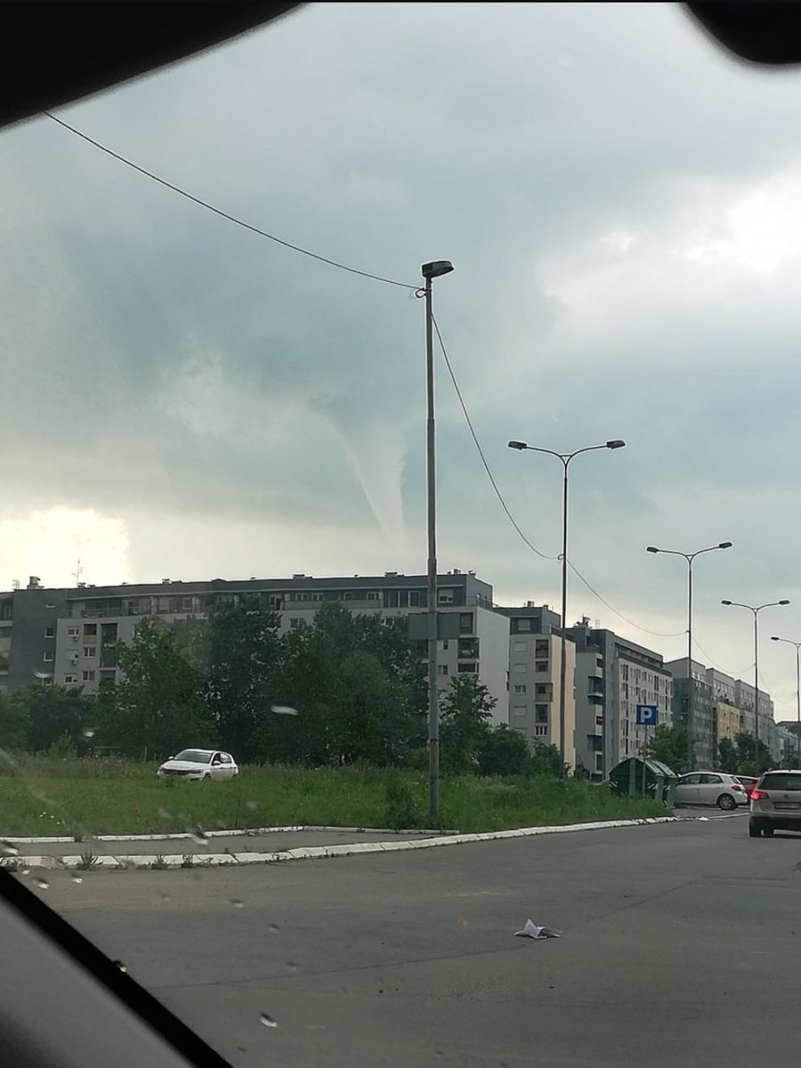 23ljilja's tweet image. #juče  🌫🌫
#Beograd #Surčin
📸#NemanjaIvković