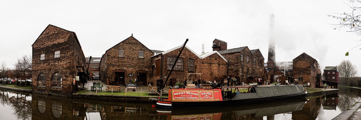 Middleport_Pot's tweet photo. NEWS: Middleport Pottery seeks volunteers to support the operation of Dane, one of the last remaining wooden-built working narrowboats.

Skipper, crew, general maintenance &amp; engine maintenance required.

Find out more: 
https://t.co/Ny1FK14i06

#VolunteersWeek https://t.co/VOzM8jfMVM