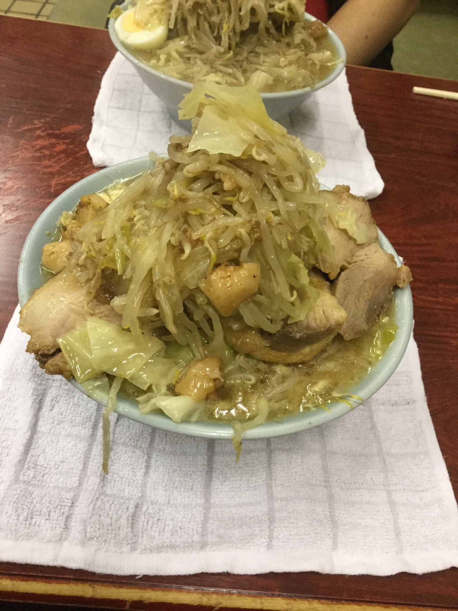 大刀 ザ ヒュージザンバー モチモチした炭水化物の塊がたっぷり 白く白濁した液体が入っている 食べるために長時間並ぶ カロリーが高い インスタ映えする 完飲するのがマナー 以上からタピオカミルクティ ラーメン二郎という公式が成り立つ