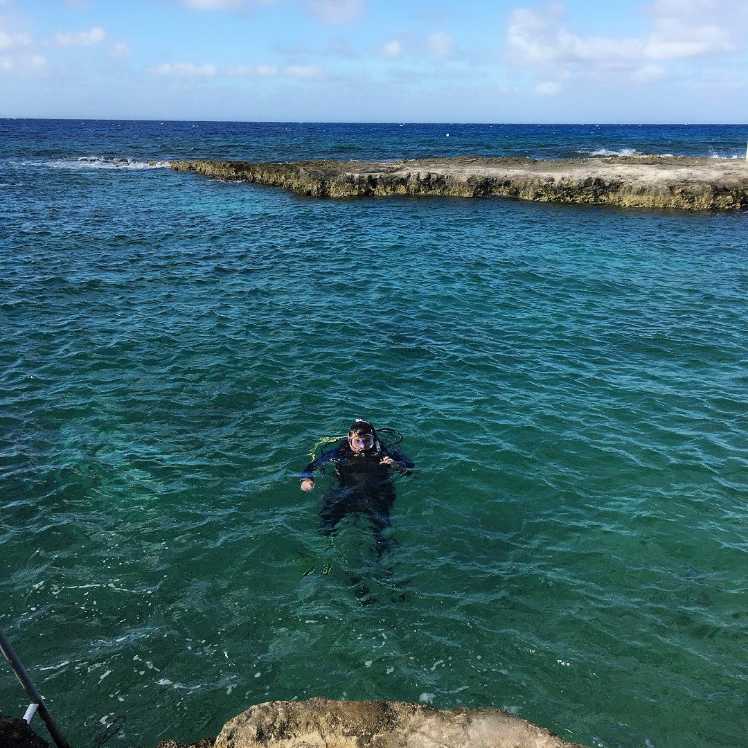 PembrokeTaxes's tweet photo. Happy Wednesday! What do you do to unwind or for fun?
@pembrokeadvisor loves to dive!
Here he is diving in Caymen Brac.
What interesting things are you AWESOME people doing?
#MyFinancialFriend
#HumpDay
#financialadvisor https://t.co/TTIn1MoUVd
