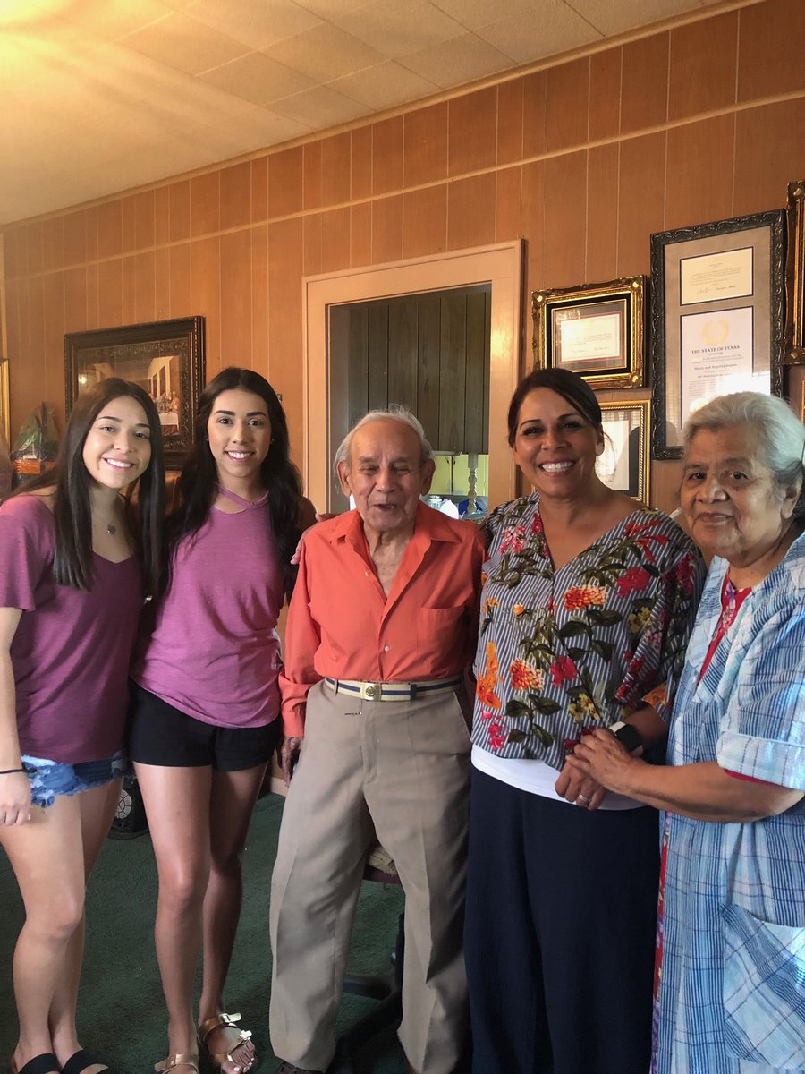 My daughter and granddaughters visiting my sister and parents...it made their day ❤️😊😁