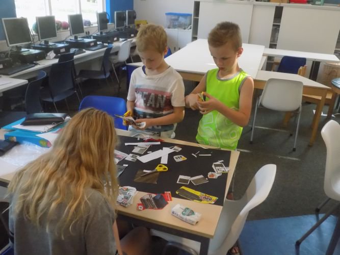 PCBSDeHoekstee's tweet photo. De kinderen uit de plusgroep hebben de afgelopen weken hun eigen hotelkamer ontworpen. Ook hebben ze uitgerekend wat de kosten zijn en welke inkomsten daar dan tegenover moeten staan. Het ontwerp en de begroting hebben ze gepresenteerd. https://t.co/KRTXECRGDl
#Beerzerveld #Ommen https://t.co/4QUTUt3GTT