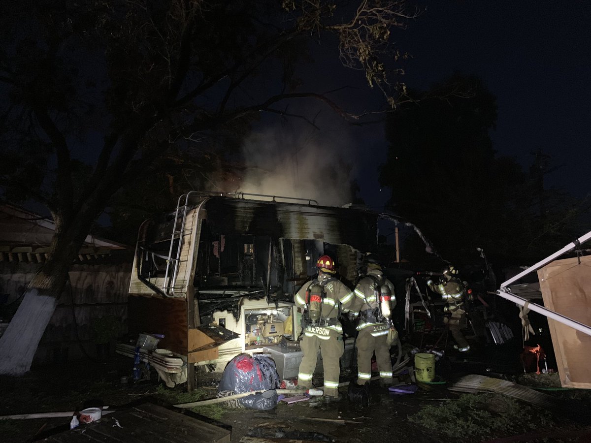 metrofirepio's tweet photo. #MetroFire worked quick to prevent an RV fire from spreading to adjacent structures on #RioLinda this morning on #2ndSt.  No injuries and while cause is unknown the fire spreads to have started in or near the engine compartment. https://t.co/S7oIb3BRGu