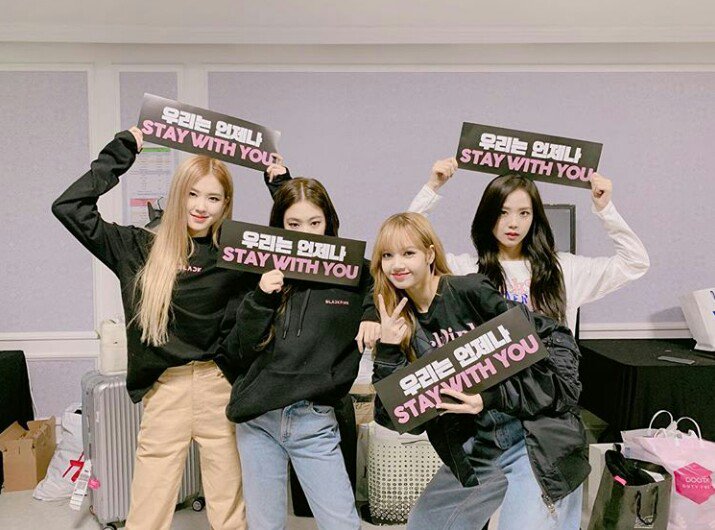itskhotploi's tweet photo. สิ่งที่คนธรรมดาเห็น vs สิ่งที่คนชอบชิปเห็น
😂❤
#Jenli #blackpink https://t.co/vvQEuOa7DL