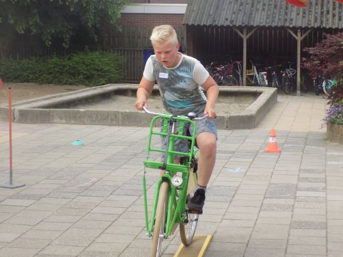 PCBSDeHoekstee's tweet photo. Vandaag is ANWB Streetwise bij ons op school geweest. Lees meer en bekijk alle foto's en filmpjes op https://t.co/KRTXECRGDl
#Beerzerveld #Ommen #ANWB https://t.co/125sCTtyTU