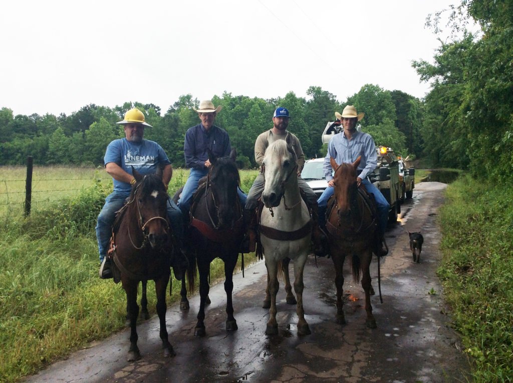 We all know that when storms hit, it’s all hands on deck. When a #TexasCoop was dealing with the aftermath of a storm, and all of their trucks were tied up, they hopped on horseback to fix a downed line! Full story via <a href="/NRECANews/">NRECA</a> ow.ly/EGxu50utgzq