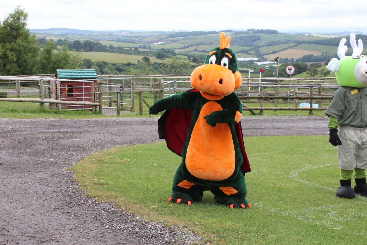 We asked Digby to tell us about his day @PennywellFarm's mascot day celebrating #Devonday. Here's what he had to say....Thank you for inviting us 🙌 bit.ly/2XsinAh

@visitdevon @PennywellFarm @exmoorzoo @Ladys_Mile @quincehoneyfarm @RNLI @THHN2 @tlhhotels @WOCL_EXMOUTH