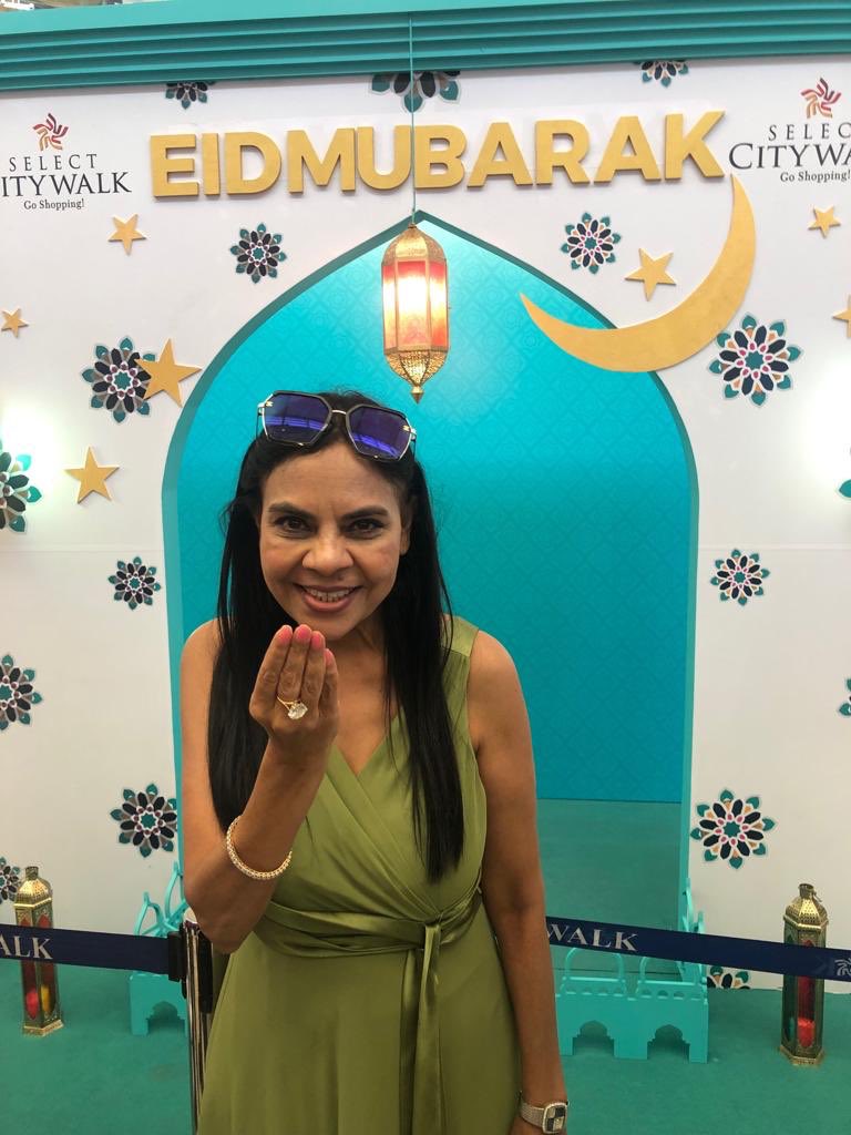 A blessed Eid Al - Fitr. May this Eid make all your happy dreams come true. Wishing love, laughter and the courage to dream beyond.