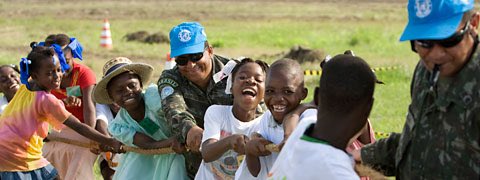 CommConnect_'s tweet photo. #CommunitiesConnect will proudly host a one-of-a-kind 2 day #UN #peacemaking workshop @UnitedNations HQ in NY. 🇺🇳 

https://t.co/Q0uCJabRWs
Photo credit: #UnitedNations

#UNPeacekeeping #Peacebuilding #Conflict #War #Genocide #ConflictResolution #Travel #Volunteer #Experteer https://t.co/vbJ0WThLTi
