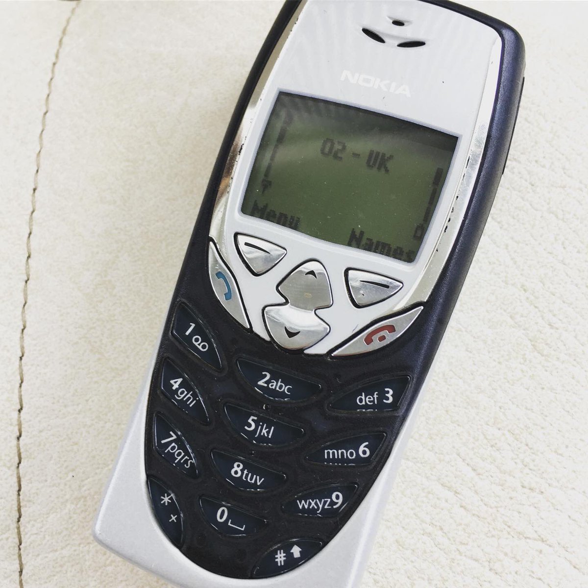theitdept's tweet photo. Out for a curry last night with some fellow geeks and on the topic of smartphones, I piped up about having this Nokia 8310 kicking about as the “emergency phone” at home. So here it is! Battery lasts all week. #notasmartphone #nokia #snake https://t.co/Tu0TlkIKyC
