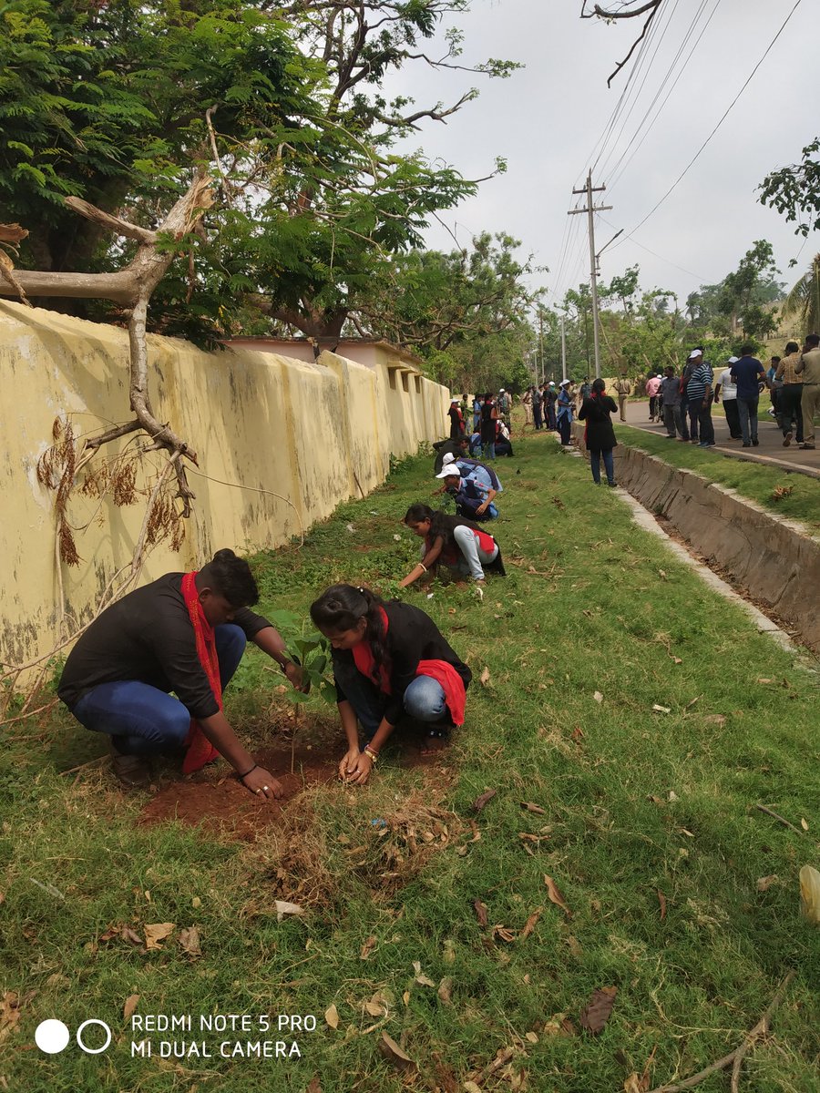 SujitKp1's tweet photo. @CorviLedLight Celebratey birthday with Planting tree every year . It gives me peace .. A green environment for our healthy Society . #GoGreen #WorldEnvironmentDay #WorldEnvironmentDay2019 #becauseitmatters #corviledlight
Join guys share your thought on it
@SekharMeraNaamH
@Imsekharbabu https://t.co/nQoqRI2GMO