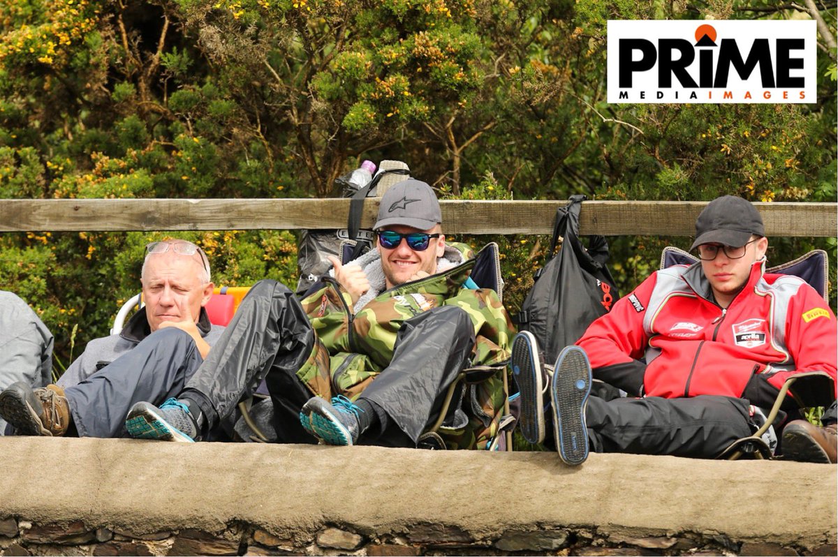 MotorsportPrime's tweet photo. Supporters of @ttracesofficial are in good spirits at the @gooseneck following a downpour and delayed start to today’s racing #gooseneck #iomtt2019 @ManxRadioMSport #TT https://t.co/UaYZFOiqUj