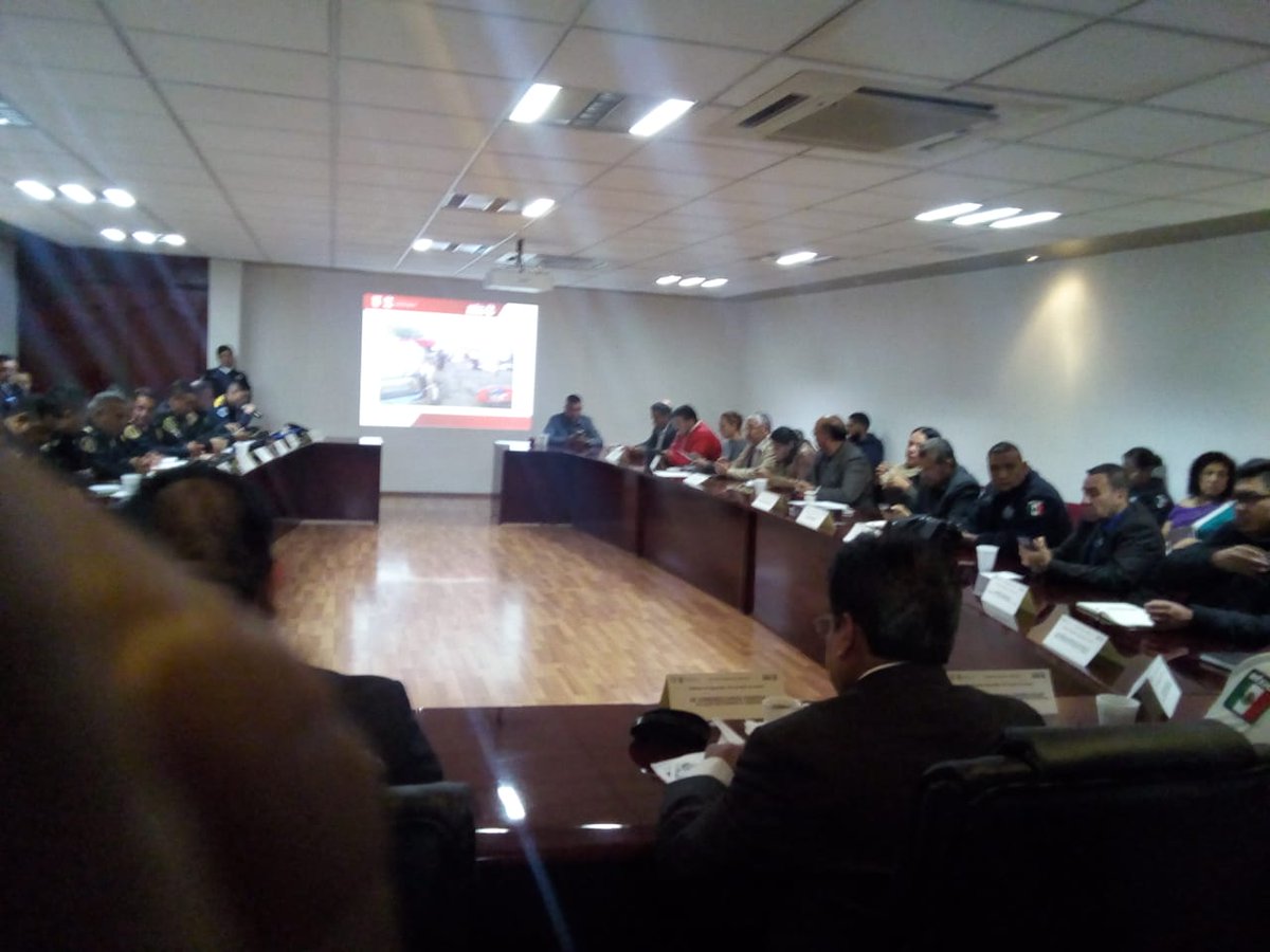 RedVecinalGAM's tweet photo. #JoséFranciscoVillagómezPulido
#redesvecinalesGAM
#DGSCYPCGAM
Se lleva a cabo la reunion de gabinete presidida por el Dr. @fchiguil Alcalde en @TuAlcaldiaGAM; Lic. José Francisco Villagómez, Director General de Seguridad Ciudadana; y personal de diferentes áreas de esta alcaldía. https://t.co/a0Ea1s9XWQ
