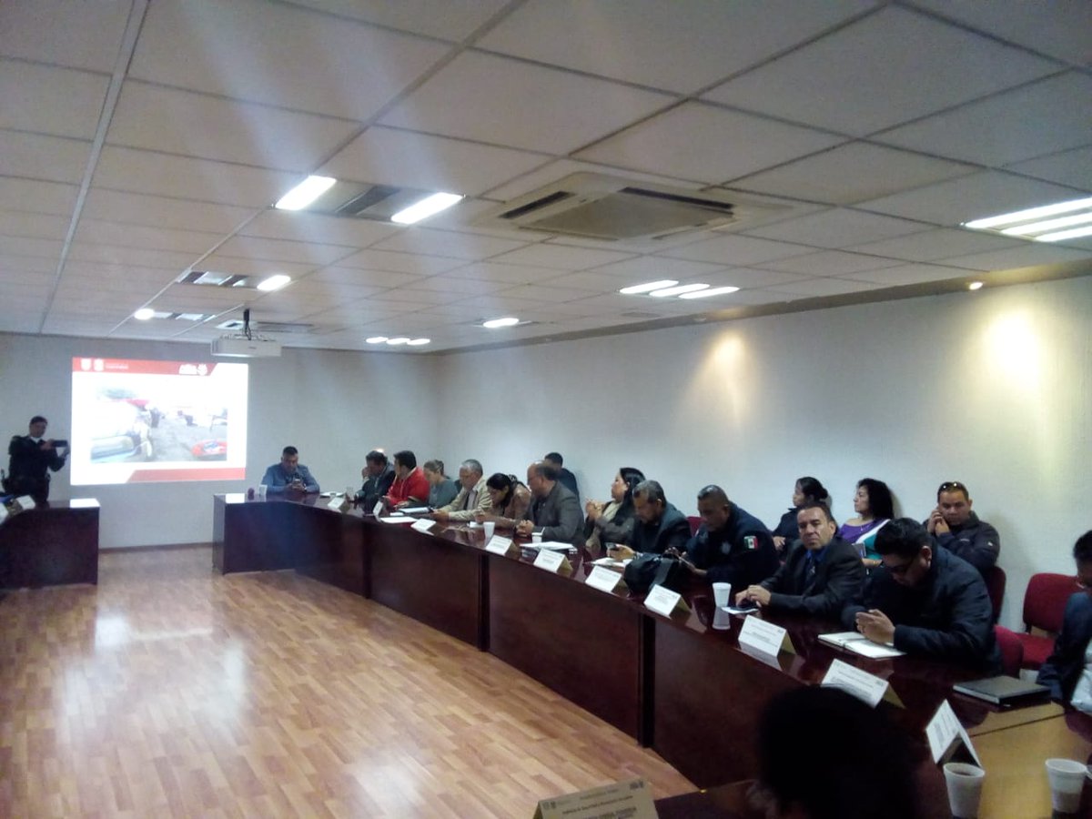 RedVecinalGAM's tweet photo. #JoséFranciscoVillagómezPulido
#redesvecinalesGAM
#DGSCYPCGAM
Se lleva a cabo la reunion de gabinete presidida por el Dr. @fchiguil Alcalde en @TuAlcaldiaGAM; Lic. José Francisco Villagómez, Director General de Seguridad Ciudadana; y personal de diferentes áreas de esta alcaldía. https://t.co/a0Ea1s9XWQ