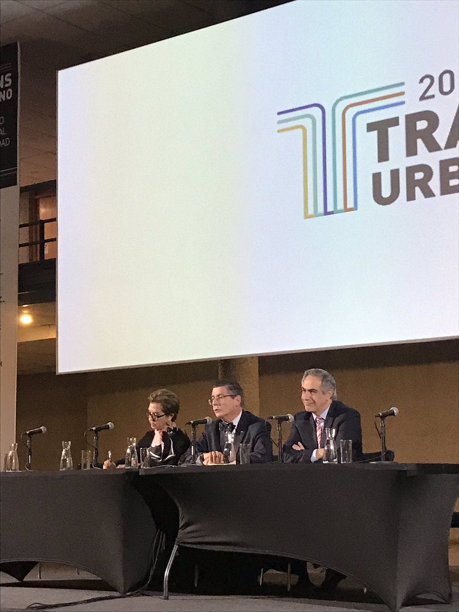 Transurbano_'s tweet photo. Luis Riveros, presidente de la Fundación Transurbano, habla de la importancia del diálogo entre los diferentes sectores del transporte público. #Transurbano 2019. https://t.co/Dq9svLmwfS